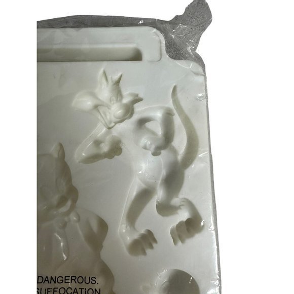 Vintage Warner Bros Looney Tunes Jello Gelatin Ice Chocolate Plastic Mold - Picture 7 of 7